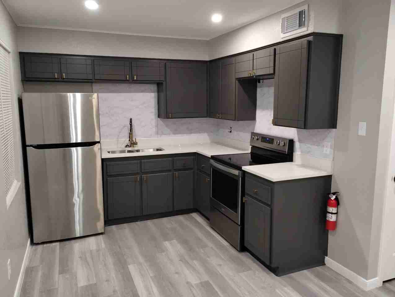 716 Ave I Apts - Photo 3 of 16