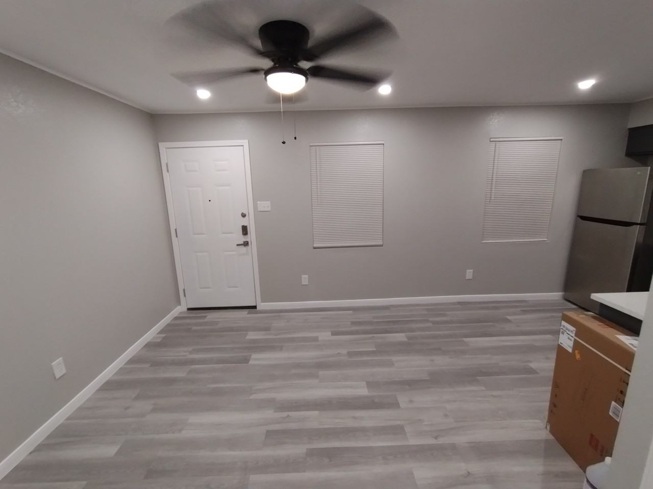 716 Ave I Apts - Photo 4 of 16