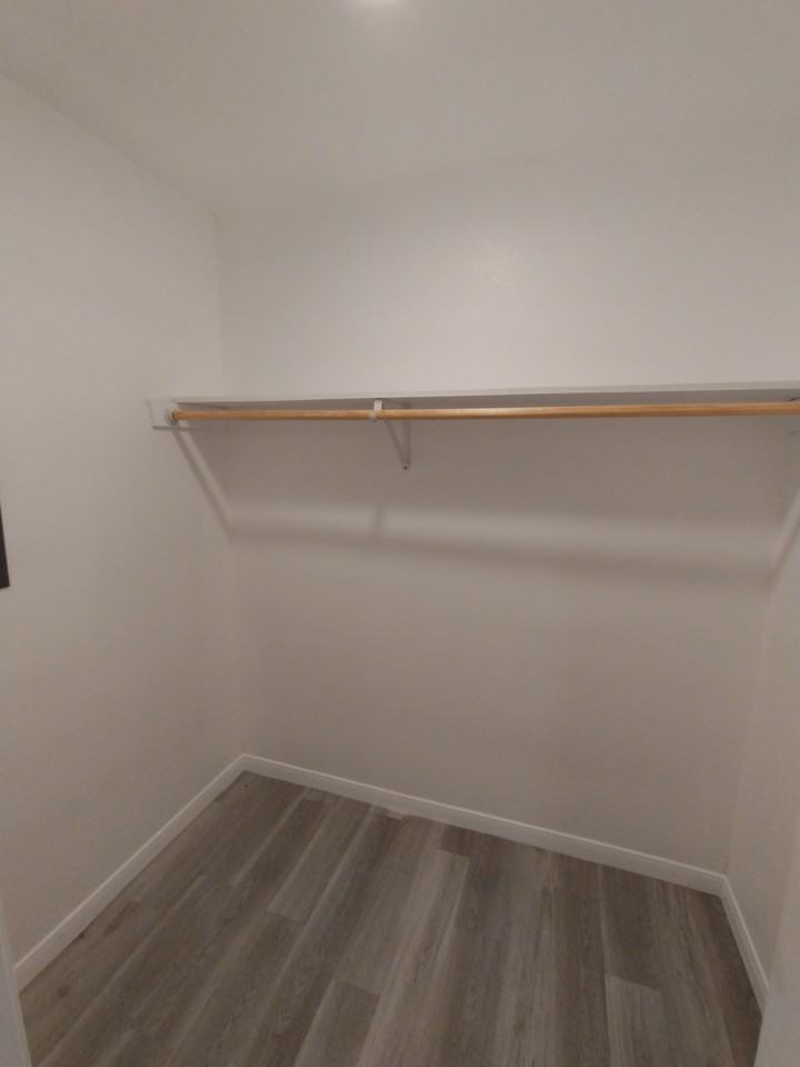 716 Ave I Apts - Photo 5 of 16