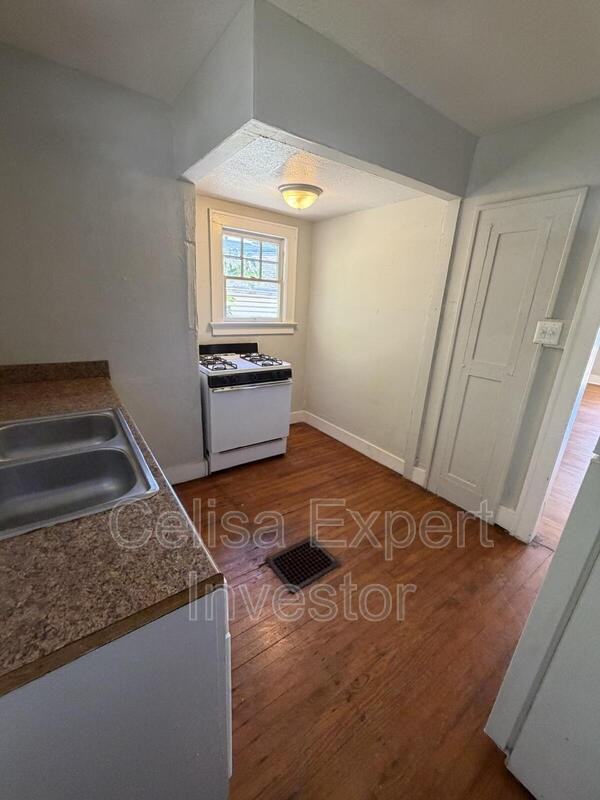 704 W Dewald St - Photo 3 of 7