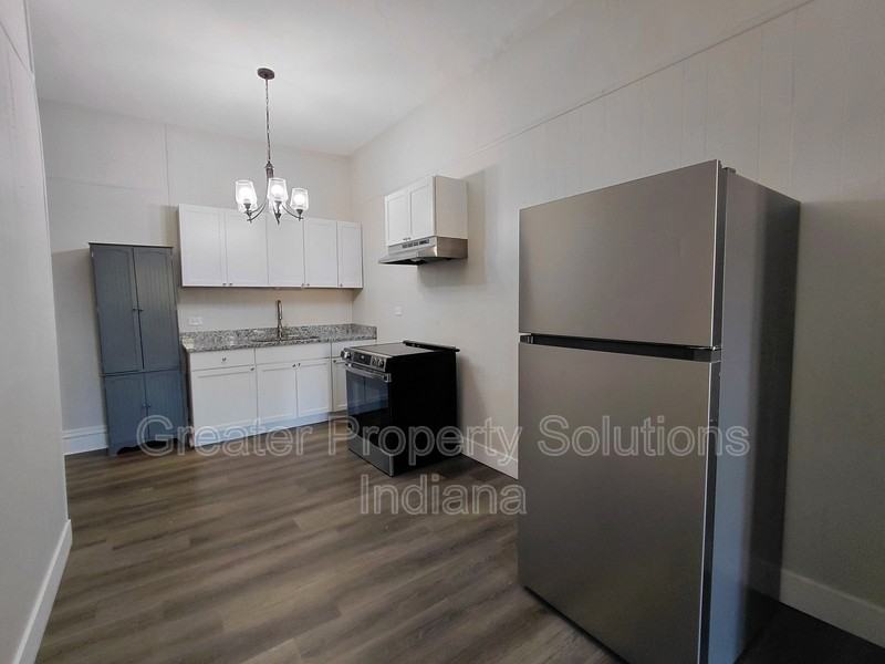 416 E Commercial Ave1 - Photo 2 of 6