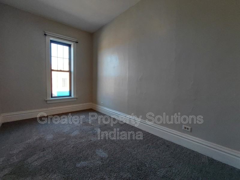 416 E Commercial Ave1 - Photo 4 of 6