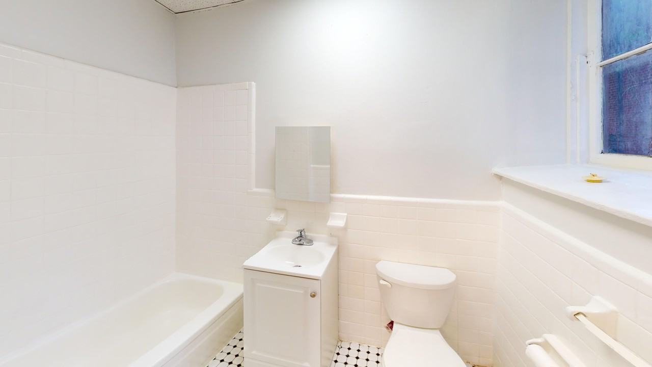 1114 Spruce Street, Philadelphia, PA 19107 - Photo 4 of 8