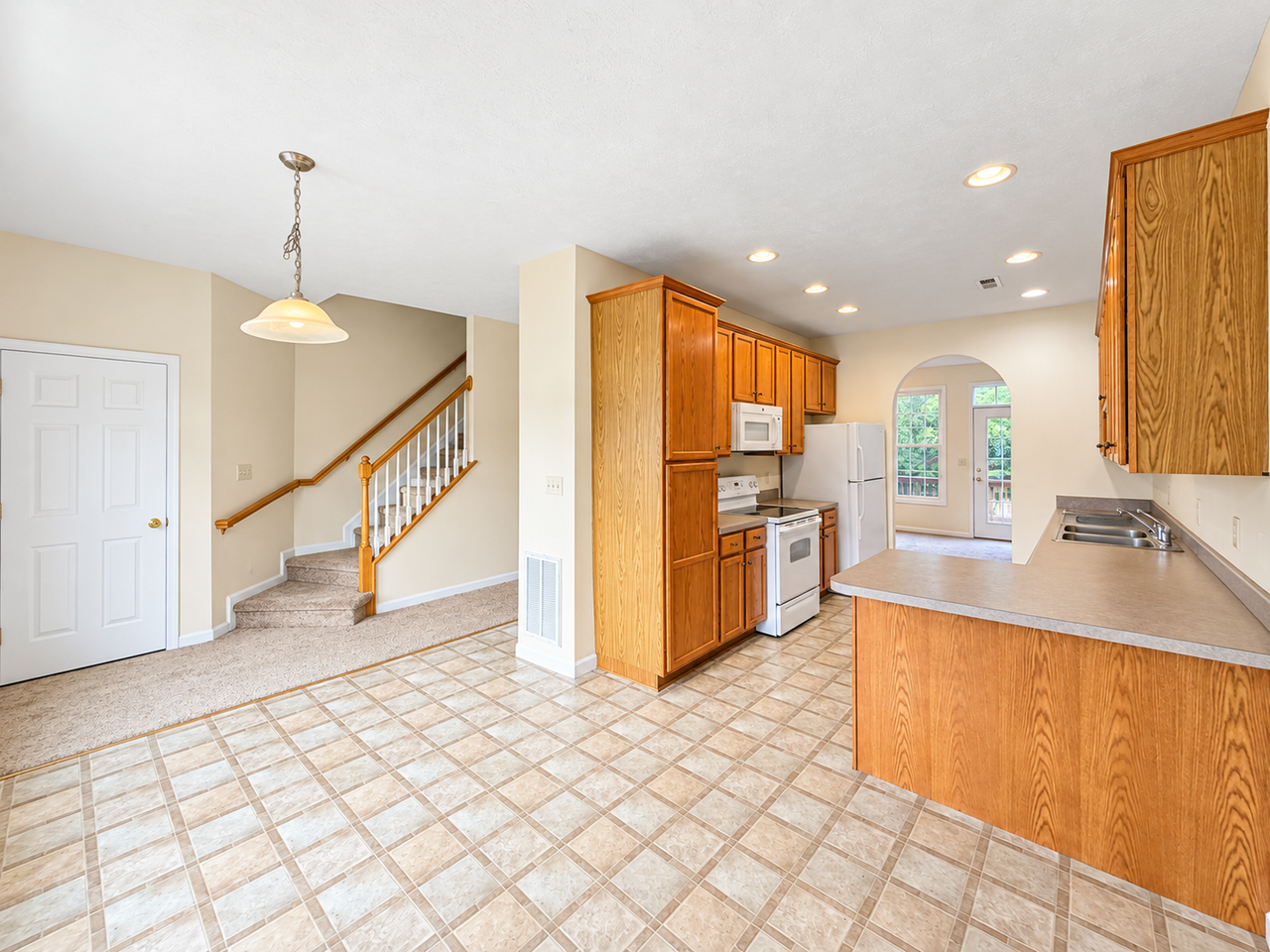 1410 Verdant Spring Ln - Photo 4 of 13