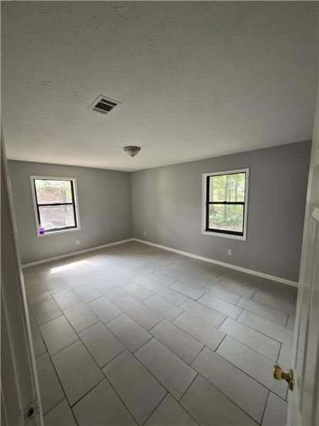 150 Forest Pl - Photo 6 of 17