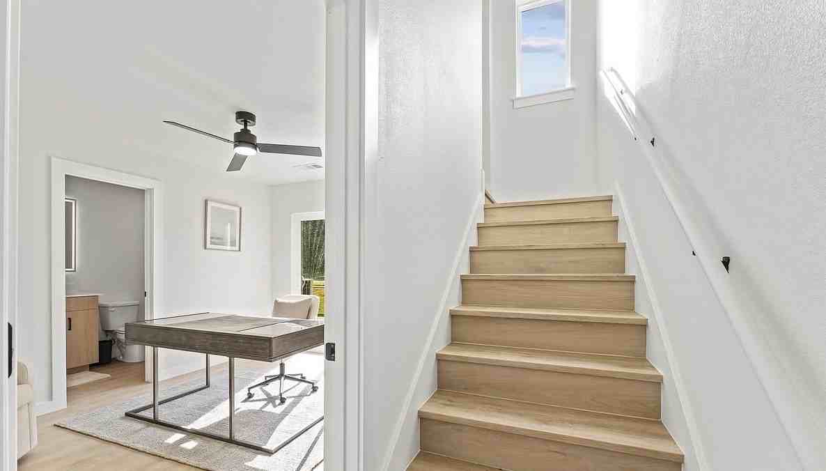 1443 West Hendon Street - Photo 4 of 15