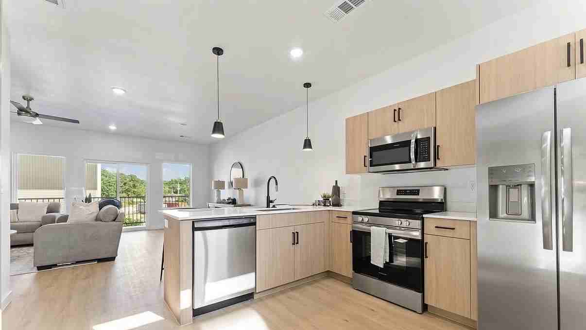 1443 West Hendon Street - Photo 5 of 15