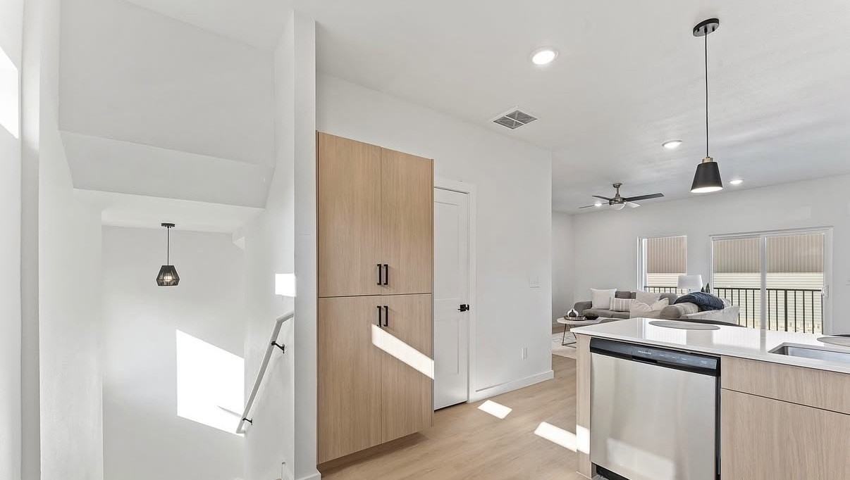 1443 West Hendon Street - Photo 7 of 15