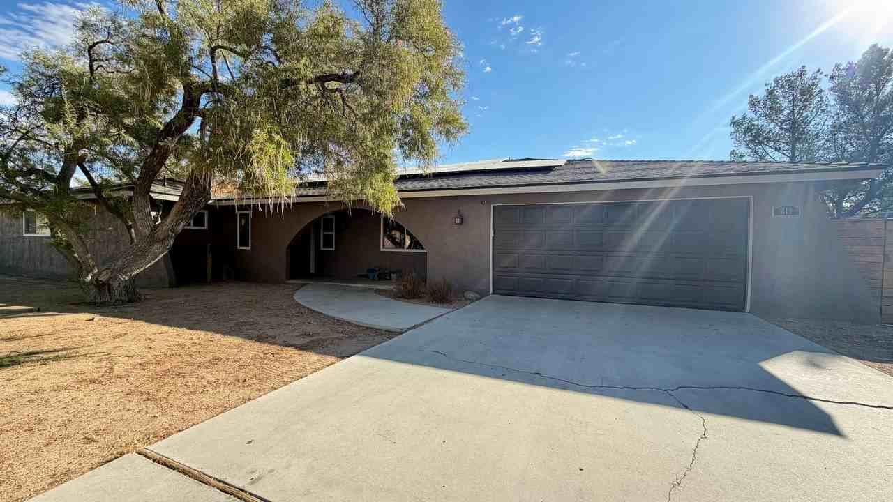218 S Primrose St - Photo 2 of 13