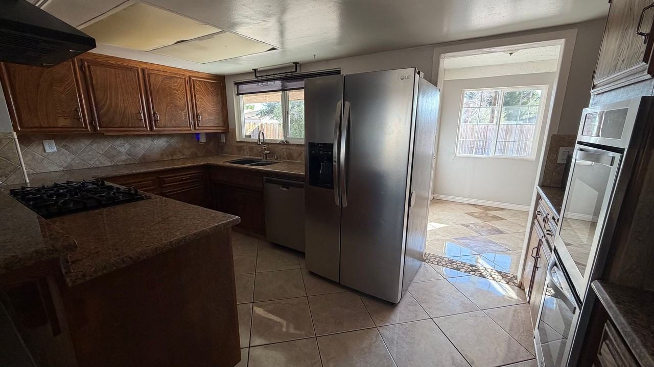 218 S Primrose St - Photo 5 of 13