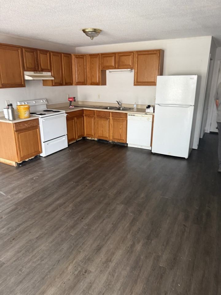 Janie Circle Apartments - Photo 3 of 6