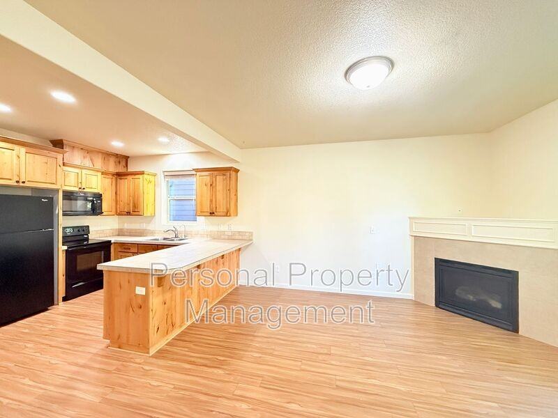 137 Nw 76th St - Photo 3 of 32