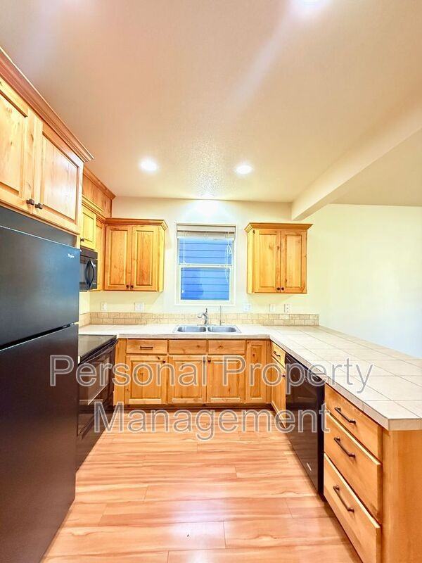 137 Nw 76th St - Photo 4 of 32