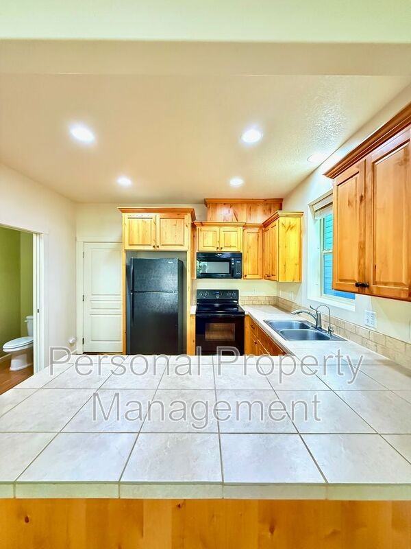 137 Nw 76th St - Photo 5 of 32