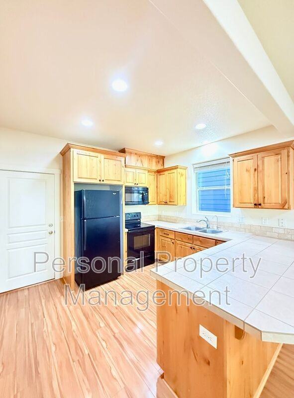 137 Nw 76th St - Photo 7 of 32