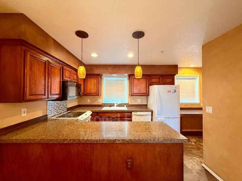 2766 E Mcloughlin Blvd - Photo 3 of 31