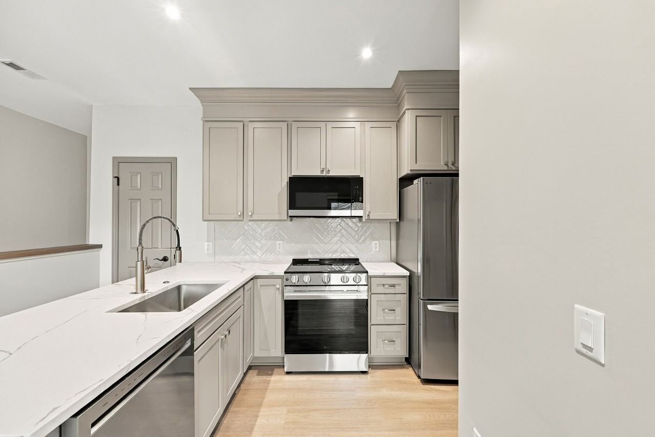 Coventry Apartments - Photo 3 of 44
