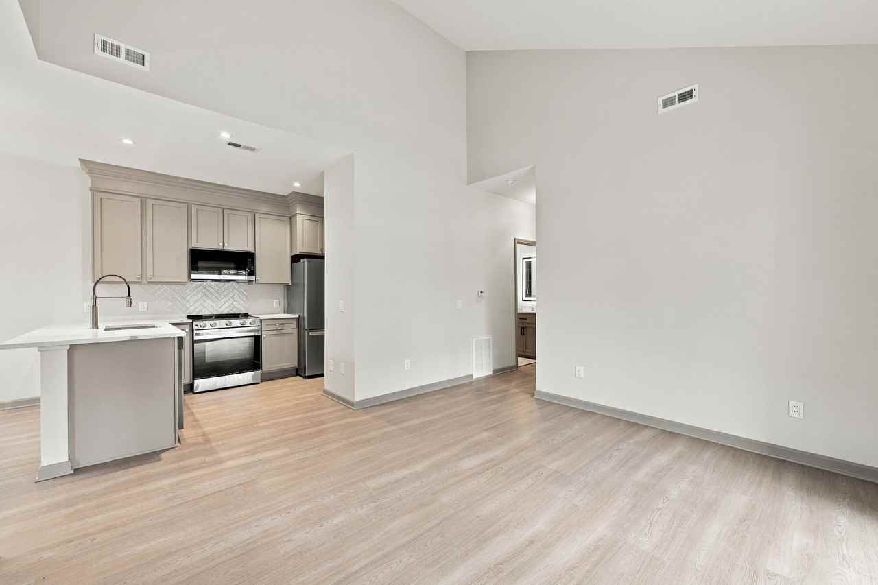 Coventry Apartments - Photo 5 of 44
