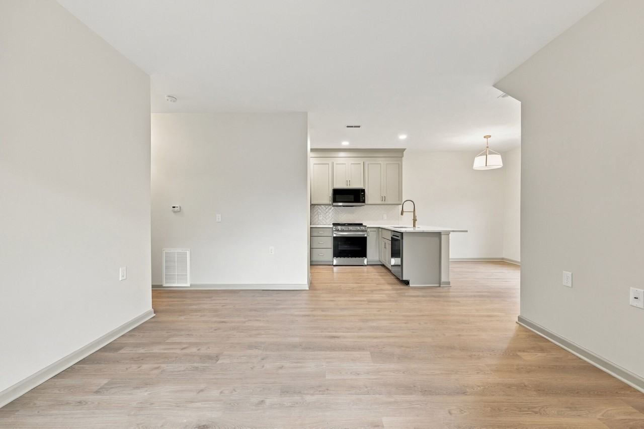 Coventry Apartments - Photo 6 of 44