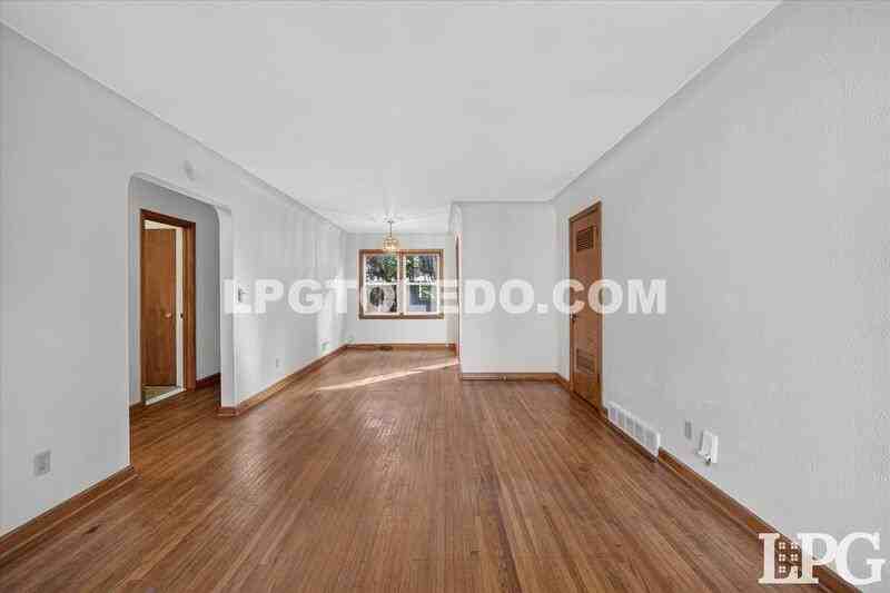 3735 Sherbrooke Rd - Photo 4 of 19