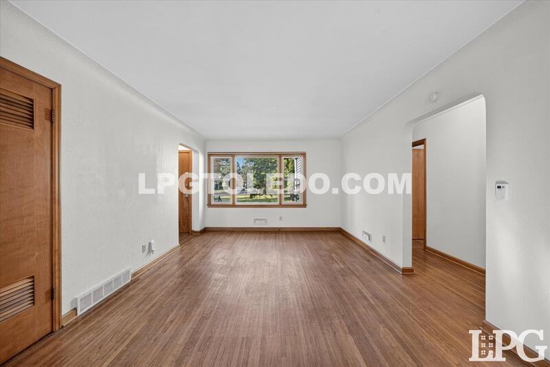 3735 Sherbrooke Rd - Photo 5 of 19