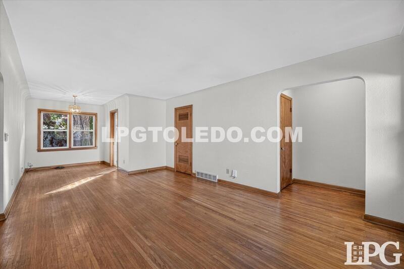 3735 Sherbrooke Rd - Photo 6 of 19