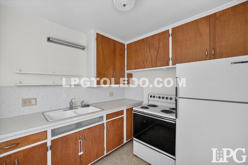 3735 Sherbrooke Rd - Photo 7 of 19