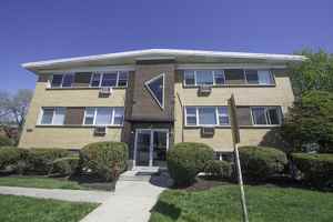 featured image of 1117 E Roosevelt Rd
