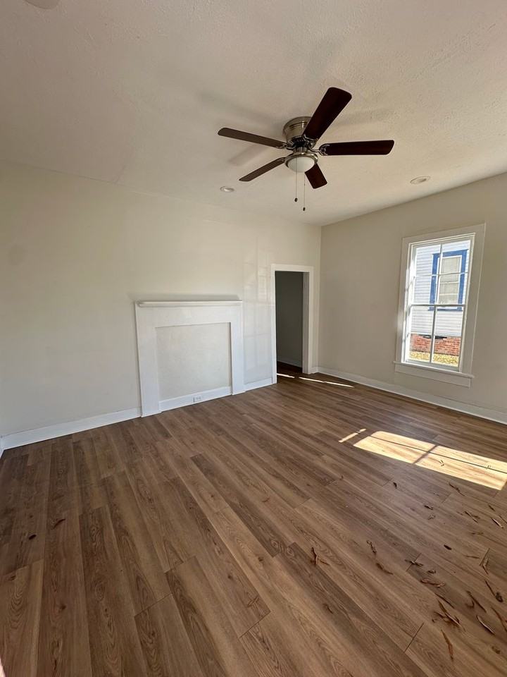 211 8th St - Photo 5 of 16