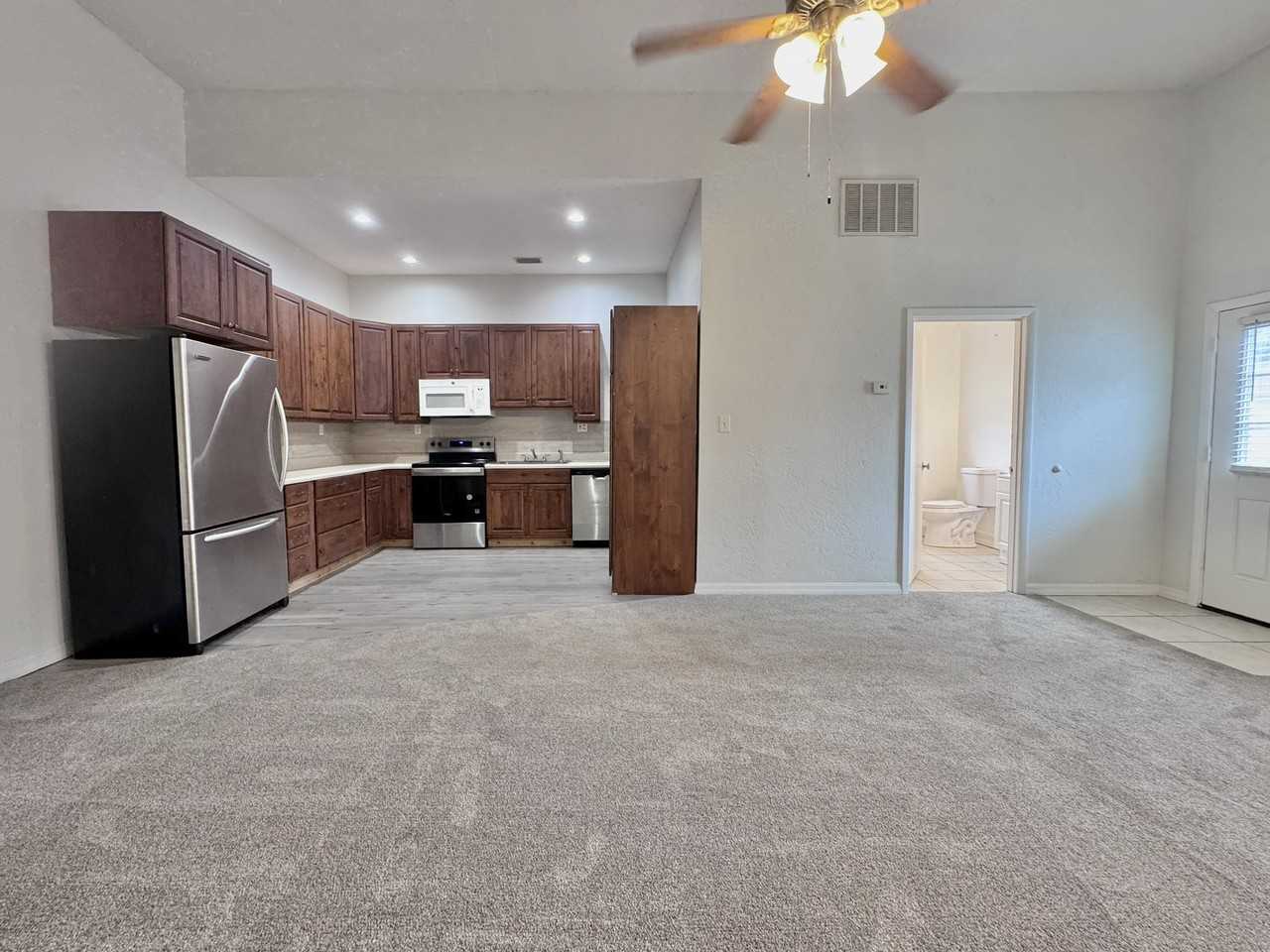 1901 Poppy Lane - Photo 6 of 15