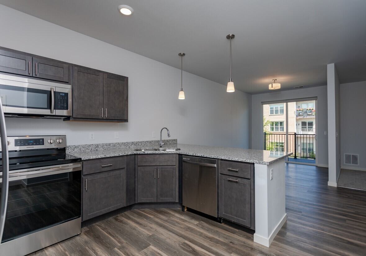 Midtown Reserve Apartment - Photo 2 of 33