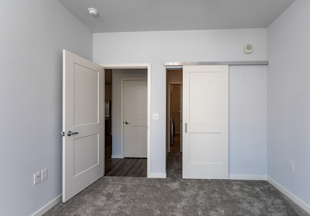 Midtown Reserve Apartment - Photo 4 of 33