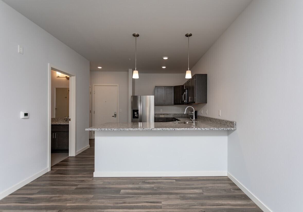 Midtown Reserve Apartment - Photo 5 of 33