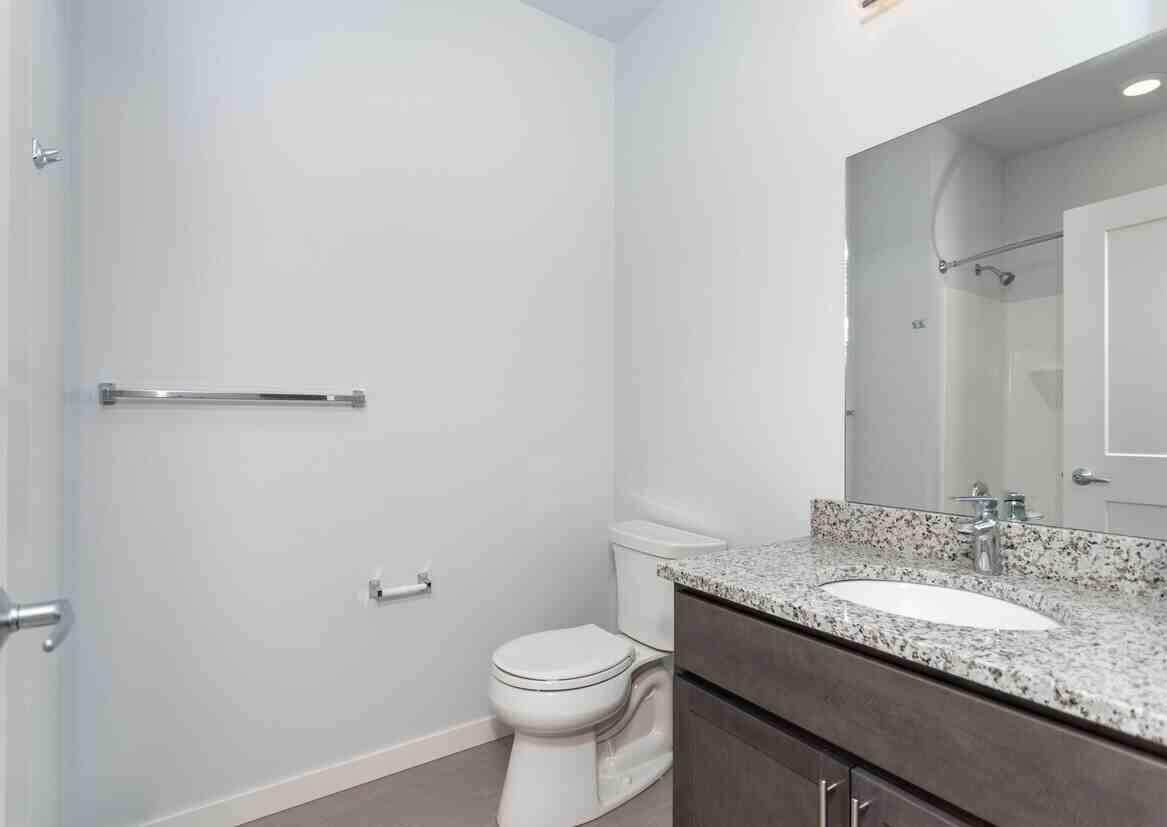 Midtown Reserve Apartment - Photo 6 of 33