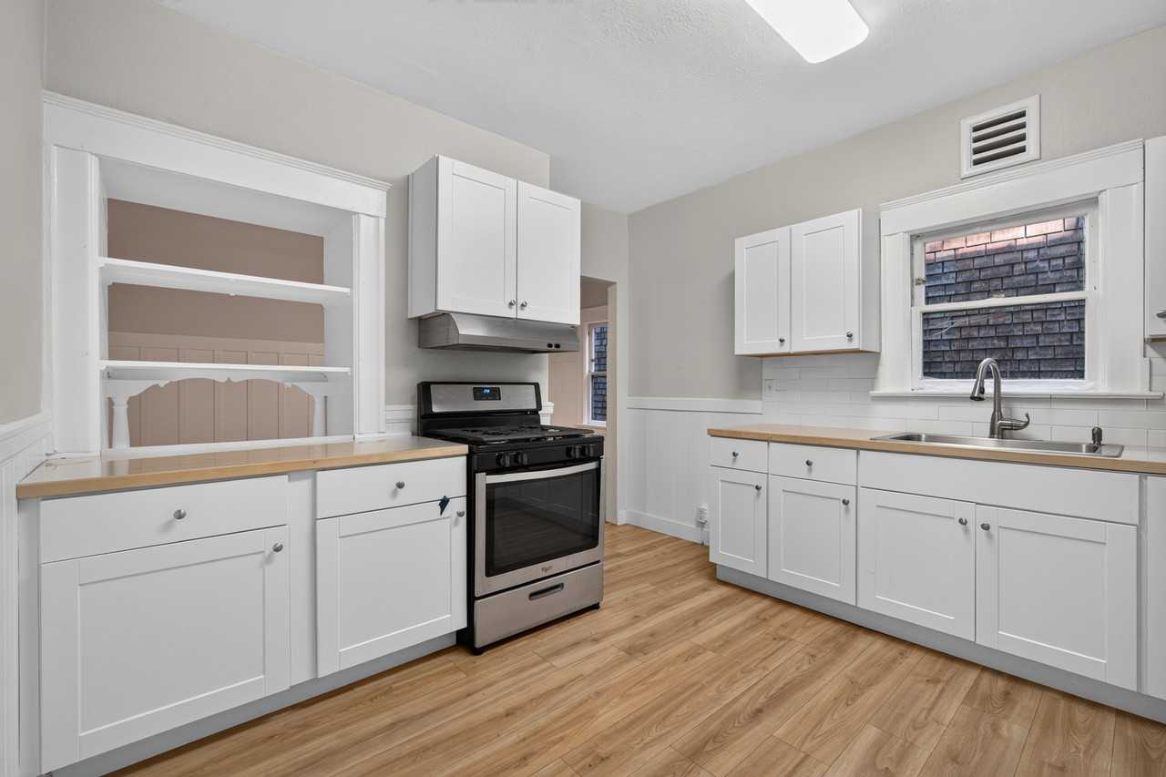 2808 Derby Street - Photo 5 of 10