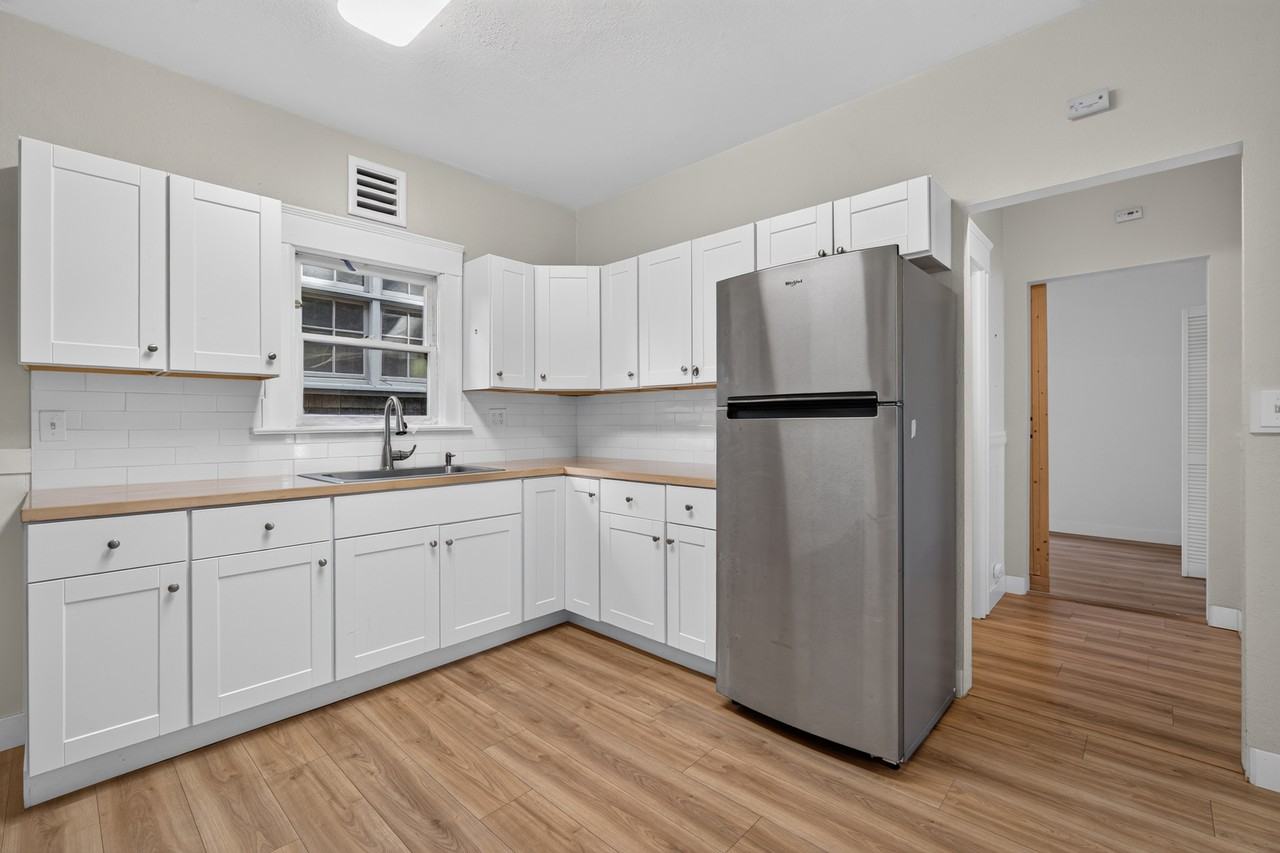 2808 Derby Street - Photo 7 of 10