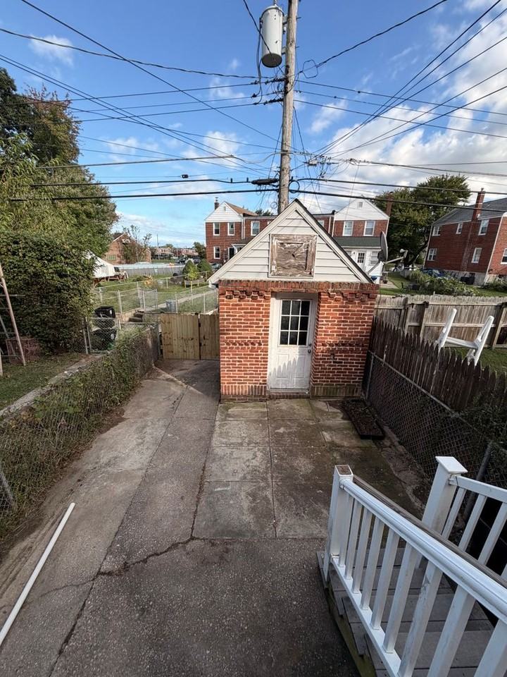 749 Aldworth Rd - Photo 3 of 19