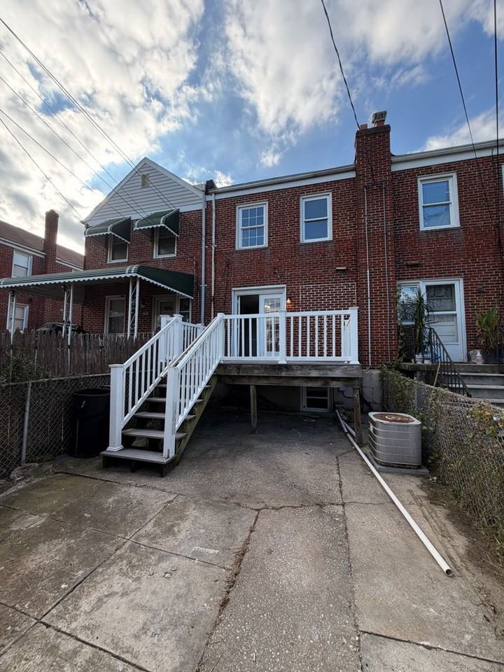 749 Aldworth Rd - Photo 4 of 19