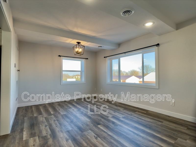 103 Main St E - Photo 2 of 13