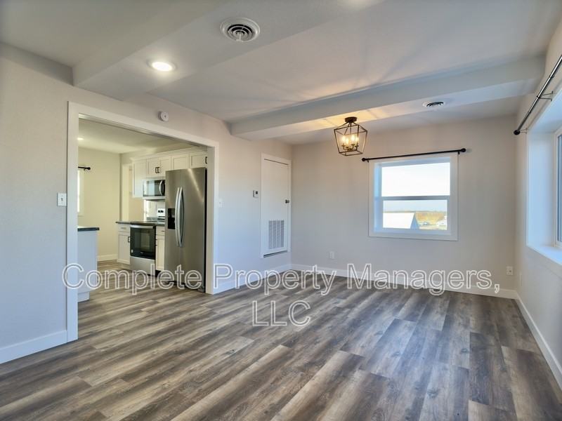 103 Main St E - Photo 3 of 13