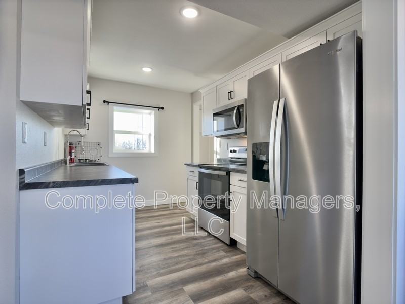 103 Main St E - Photo 4 of 13