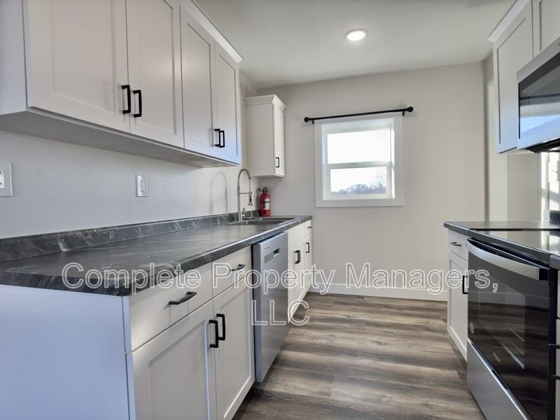 103 Main St E - Photo 5 of 13