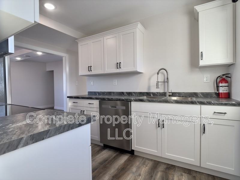 103 Main St E - Photo 6 of 13