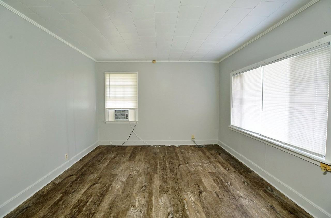 2826 Norwood Ave - Photo 3 of 10