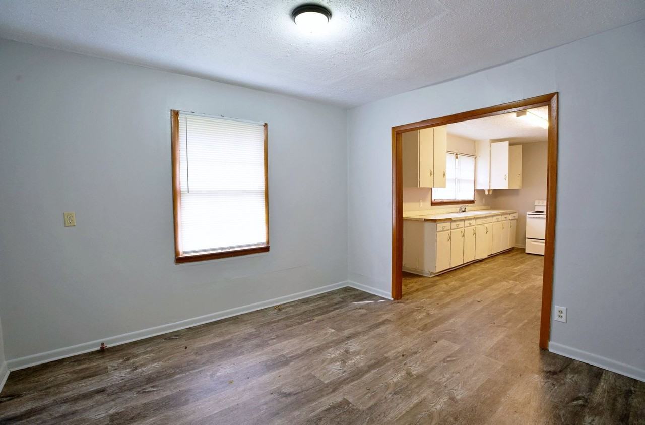2826 Norwood Ave - Photo 4 of 10