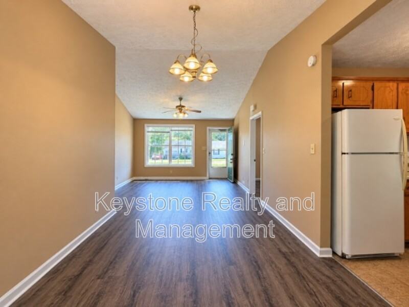 665 Artic Ave - Photo 4 of 13