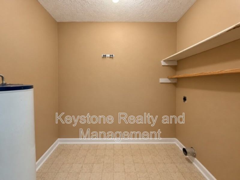 665 Artic Ave - Photo 5 of 13