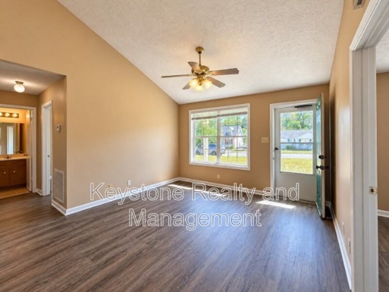 665 Artic Ave - Photo 6 of 13