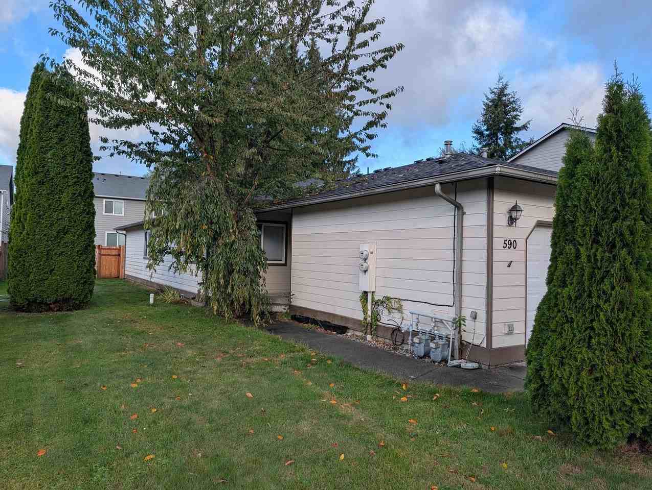 590 Lowell Ct - Photo 2 of 14