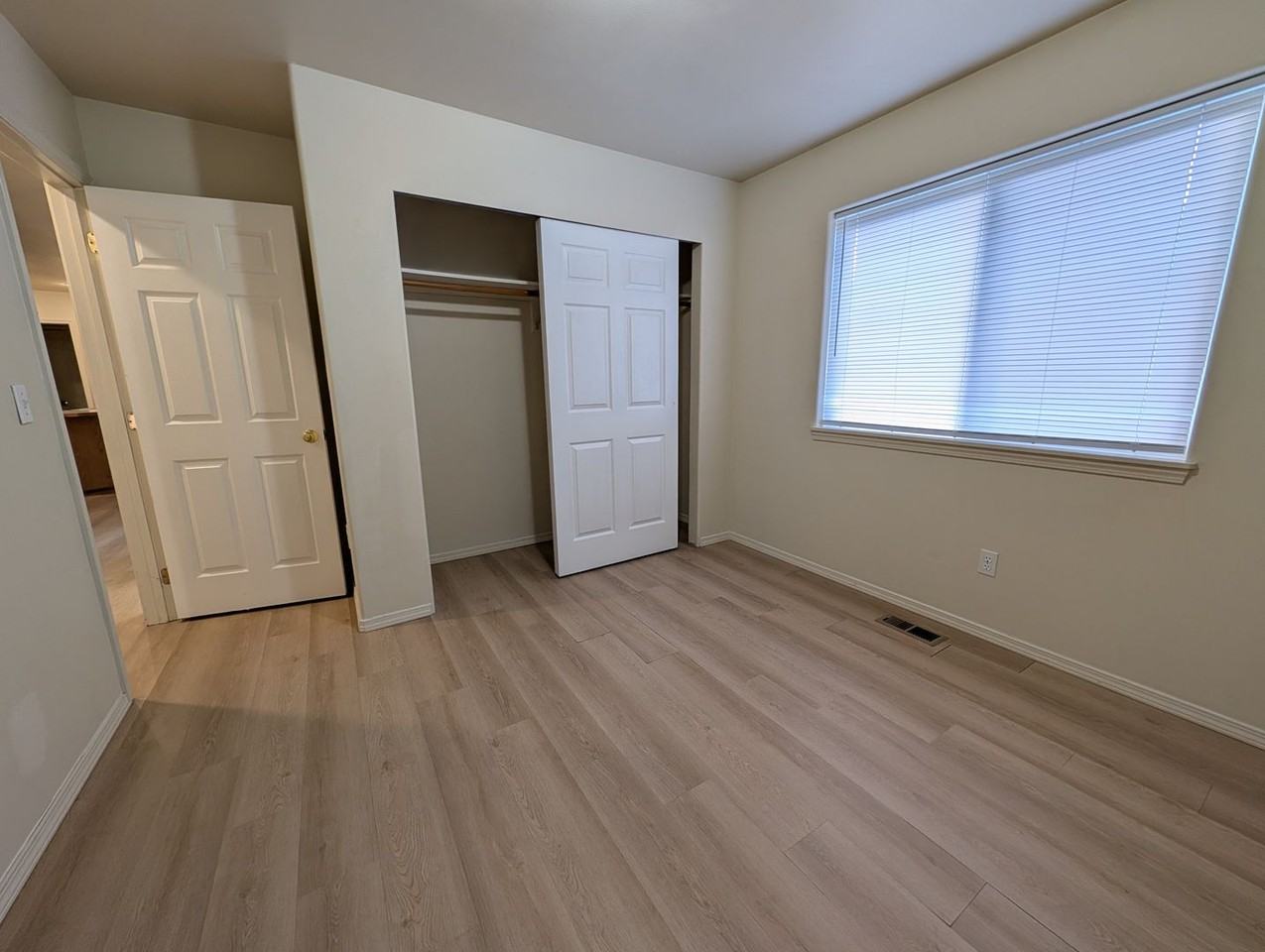 590 Lowell Ct - Photo 7 of 14